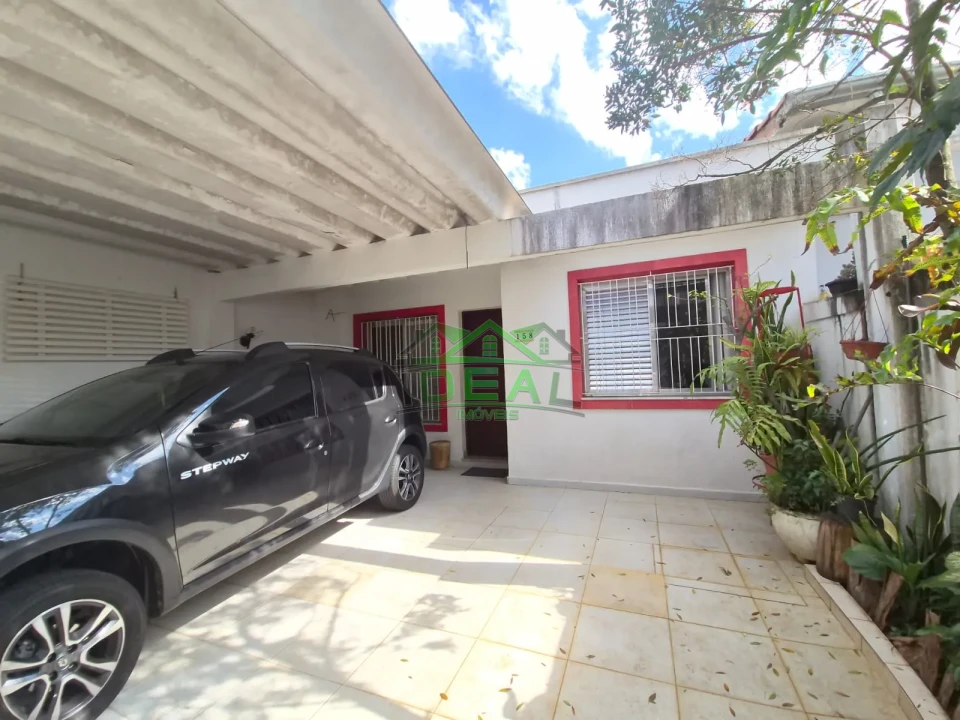Casa Térrea a Venda- 4 Dormitórios sendo 1 suíte-2 vagas de garagem