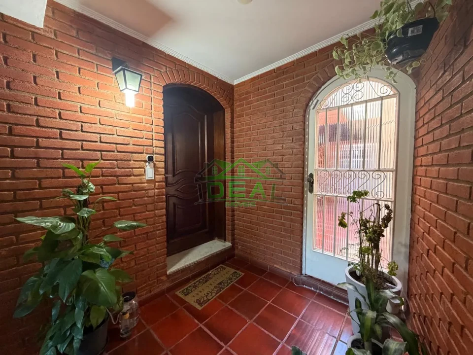 Sobrado Amplo e Completo | 2 Suítes e 3 Vagas