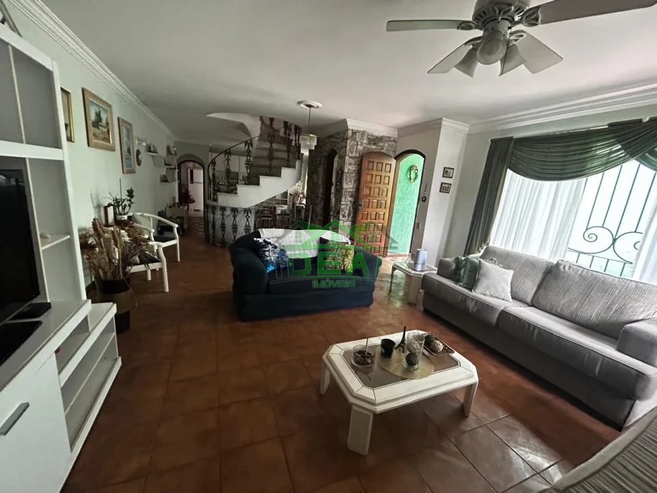 Sobrado  a venda  no Alto da Lapa, 3 dormitórios sendo 3 suítes, 4 vagas, 236 m