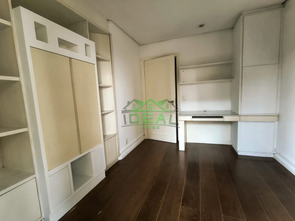 Apartamento a venda. Excelente localização. 3 Dormitórios sendo 1 suíte, 2 vagas