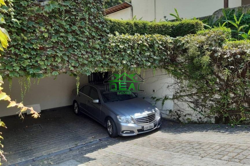 Aconchegante Sobrado com piscina para Venda no bairro Alto de Pinheiros. 521 m