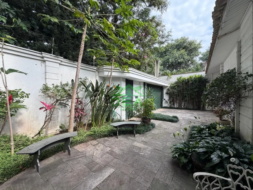 Imagens do imóveis Incomparavel Casa na Vila Madalena, 5 Suítes, 4 Vagas, Quintal e Churrasqueira