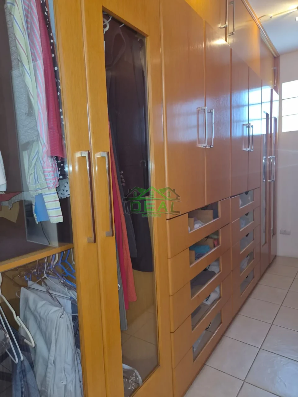 Casa Térrea a Venda- 4 Dormitórios sendo 1 suíte-2 vagas de garagem