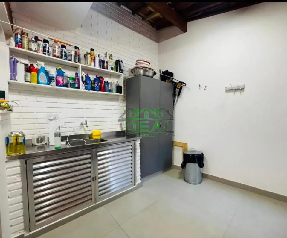 Sobrado Amplo e Completo | 2 Suítes e 3 Vagas