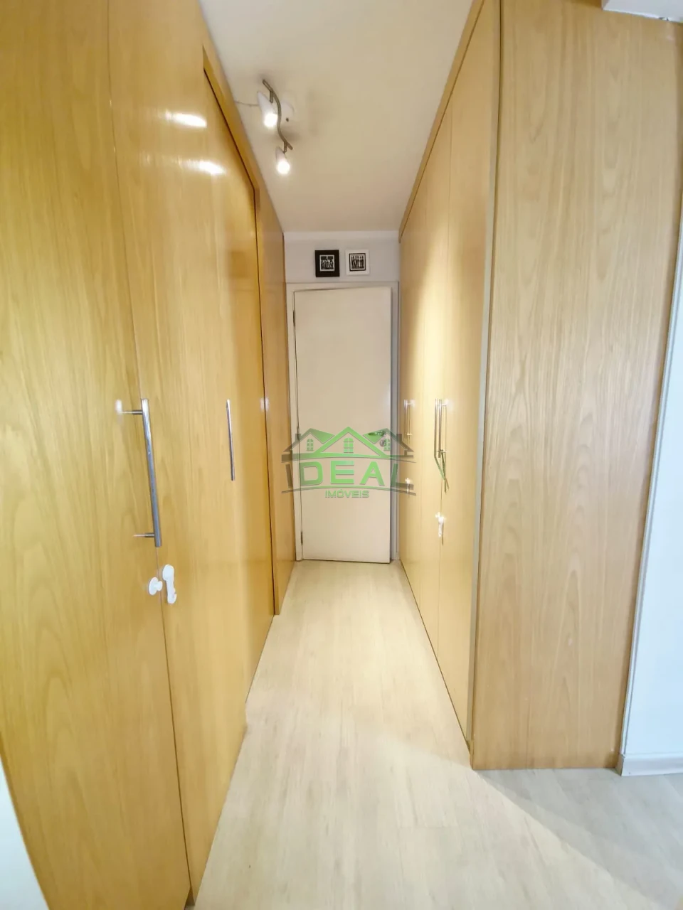 Apartamento a venda com 3 Suítes, armários embutidos, 3 vagas de garagem