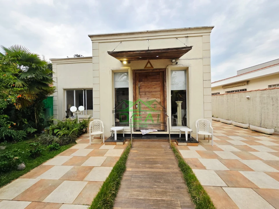 Casa Térrea Reformada na City Lapa, 4 Suítes, 6 Vagas, Piscina e Churrasqueira