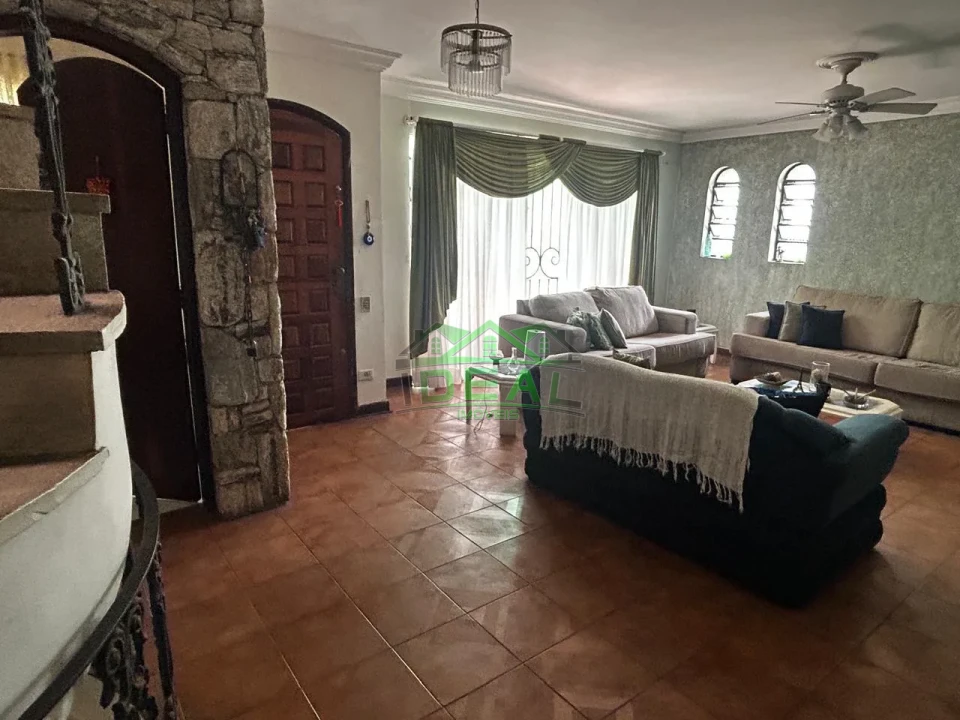 Sobrado  a venda  no Alto da Lapa, 3 dormitórios sendo 3 suítes, 4 vagas, 236 m