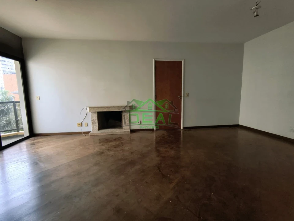 Apartamento a venda, Excelente Localização, 3 Dormitórios sendo 1 suíte, 2 vagas de garagem