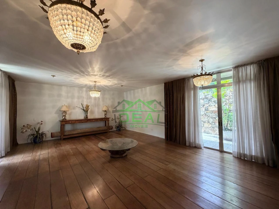 Casa para Venda no Alto de Pinheiros, 5 Dorms sendo 2 Suítes, 6 Vagas e Piscina