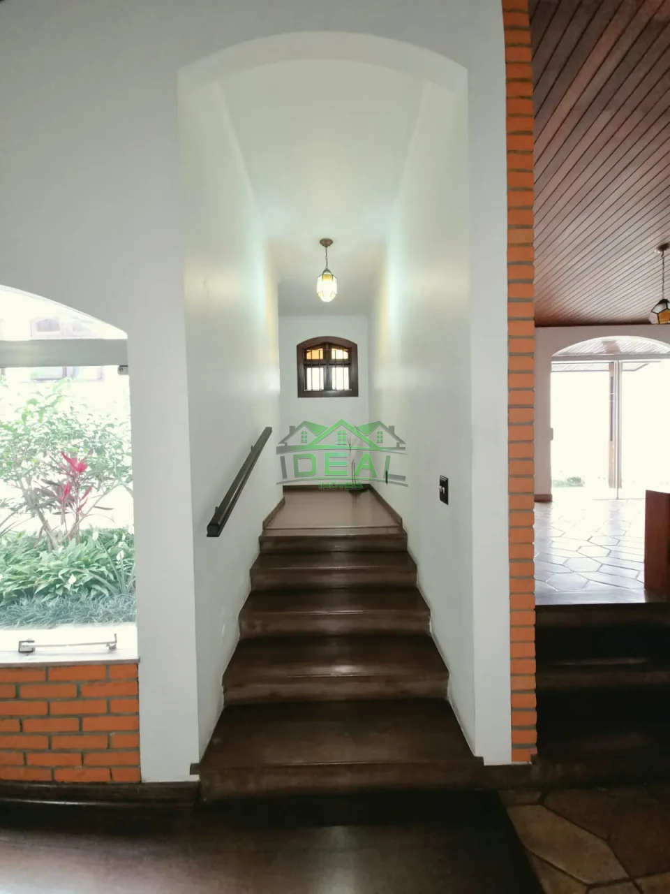 Casa Térrea para Locação com Dormitórios virando para piscina.