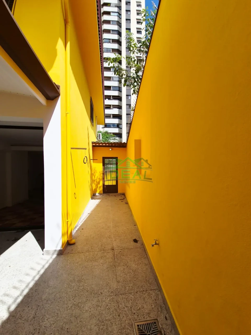 Sobrado para Locação com 3 dormitórios sendo 1 suíte , 2 vagas