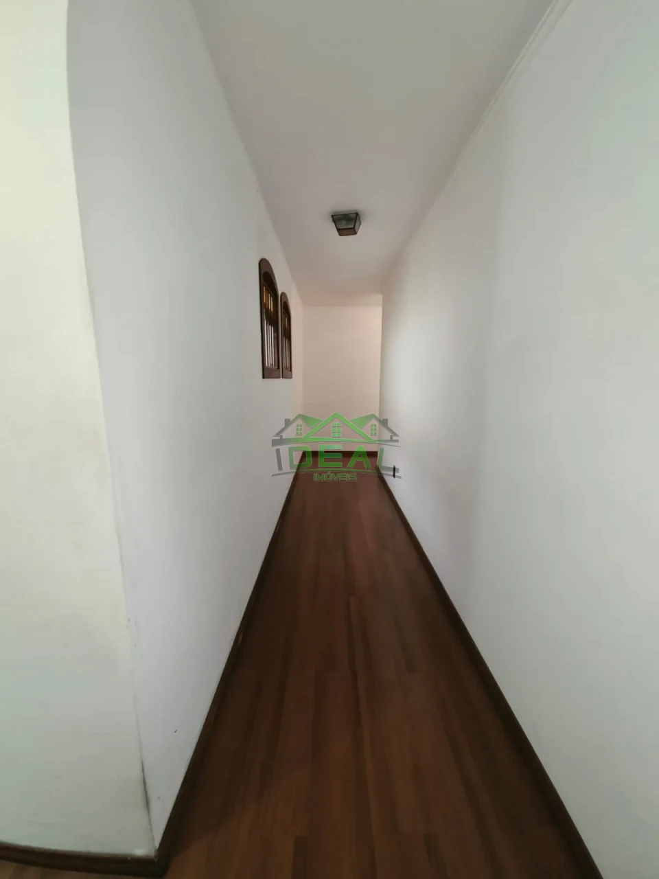 Casa Térrea para Locação com Dormitórios virando para piscina.