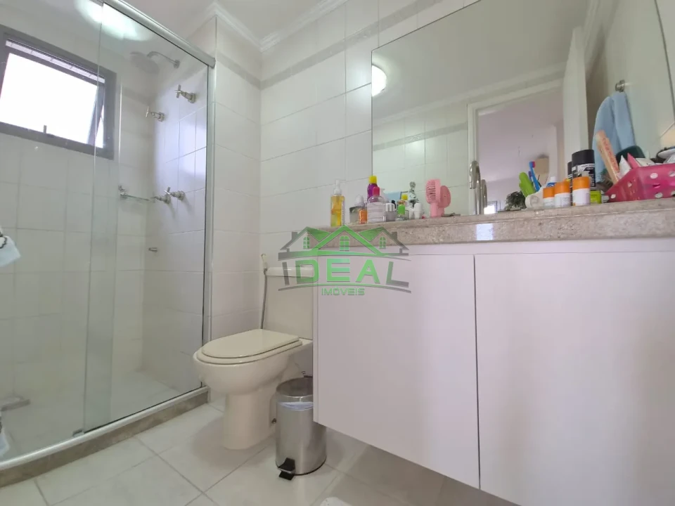 Apartamento a venda com 3 dormitórios , sendo 2 suítes, 3 vagas