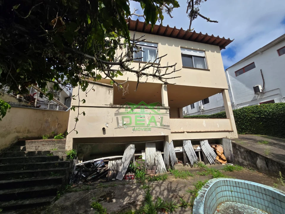 Casa Térrea disponível para Venda, com possibilidade de uso comercial ou residencial, localizada na Lapa.