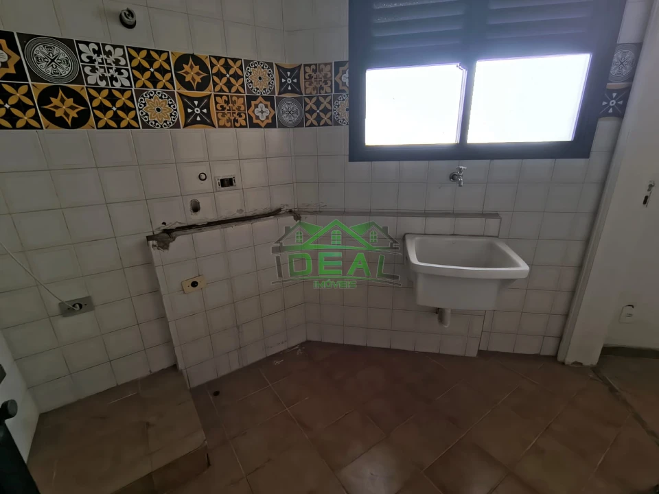 Apartamento a venda, Excelente Localização, 3 Dormitórios sendo 1 suíte, 2 vagas de garagem