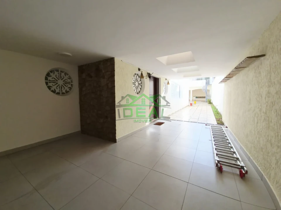 Sobrado para Venda ou Locação-5 dormitórios sendo 3 suítes, 5 vagas de garagem.