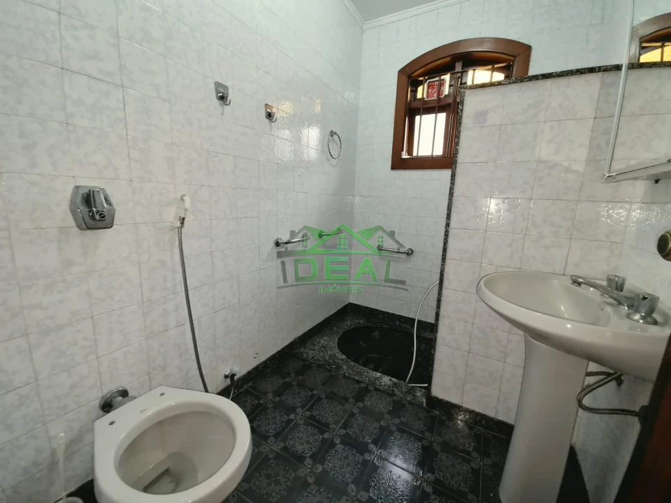 Casa Térrea para Locação com Dormitórios virando para piscina.