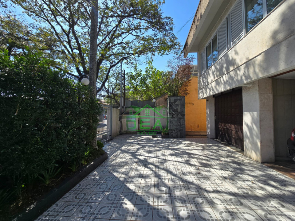 Casa à venda no Alto da Lapa, com possibilidade de uso residencial e comercial