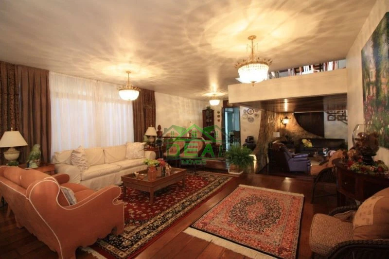 Casa para Venda no Alto de Pinheiros, 5 Dorms sendo 2 Suítes, 6 Vagas e Piscina