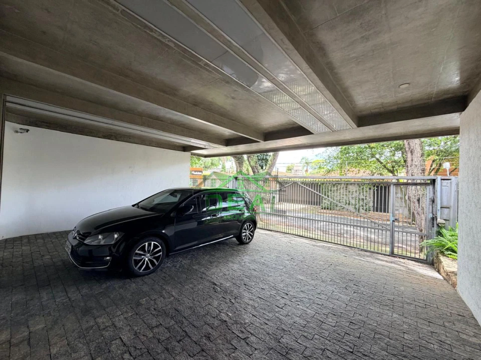 Casa para Venda no Alto de Pinheiros, 5 Dorms sendo 2 Suítes, 6 Vagas e Piscina