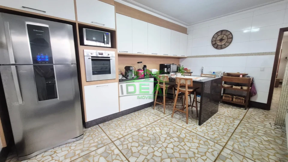 Imagens do imóveis Linda Casa com 4 suítes,6 vagas de garagem . Lazer completo