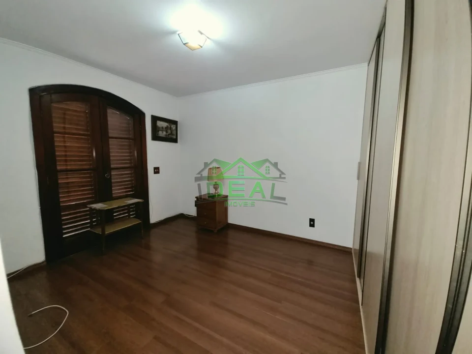 Casa Térrea para Locação com Dormitórios virando para piscina.