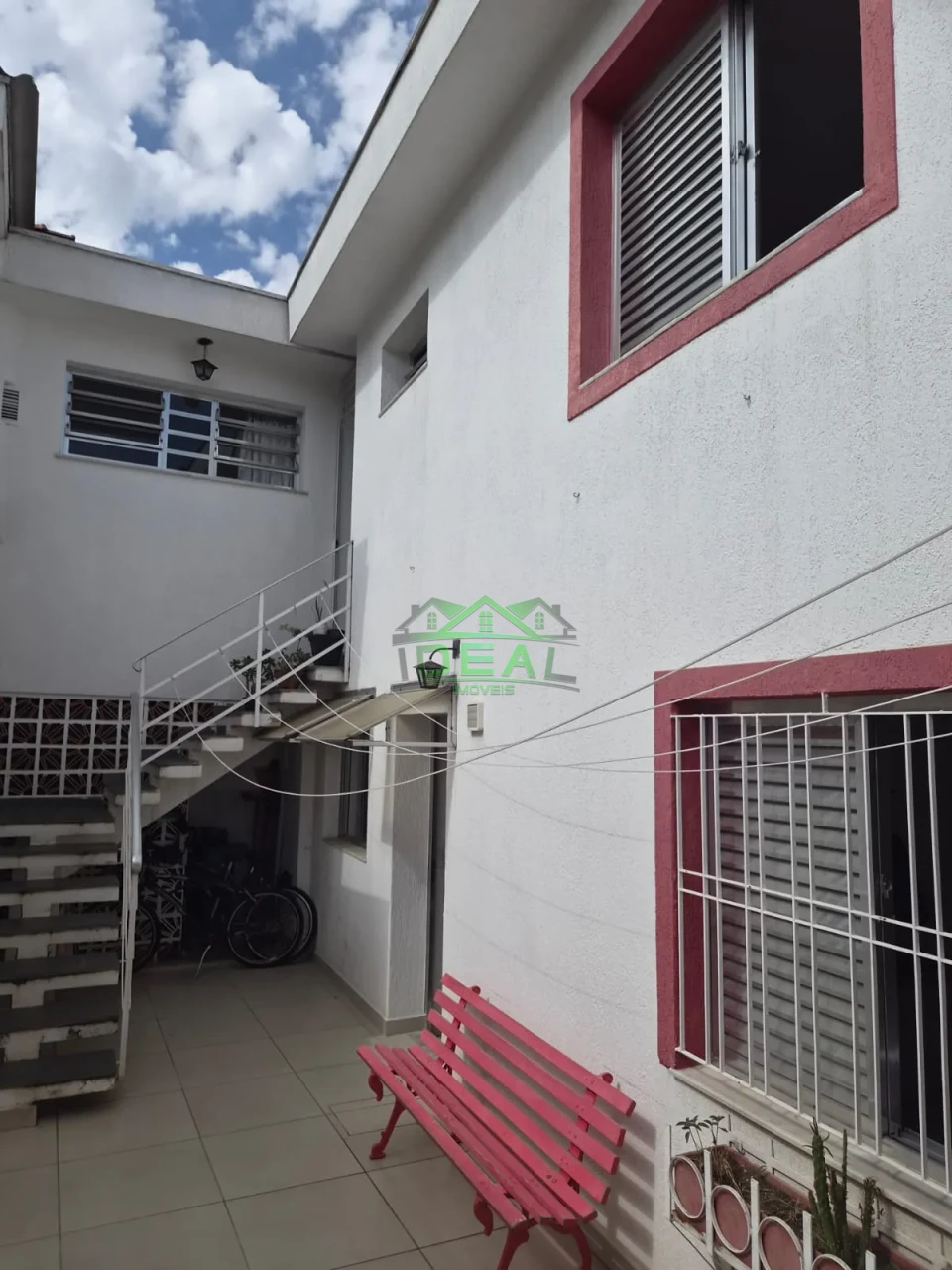 Casa Térrea a Venda- 4 Dormitórios sendo 1 suíte-2 vagas de garagem