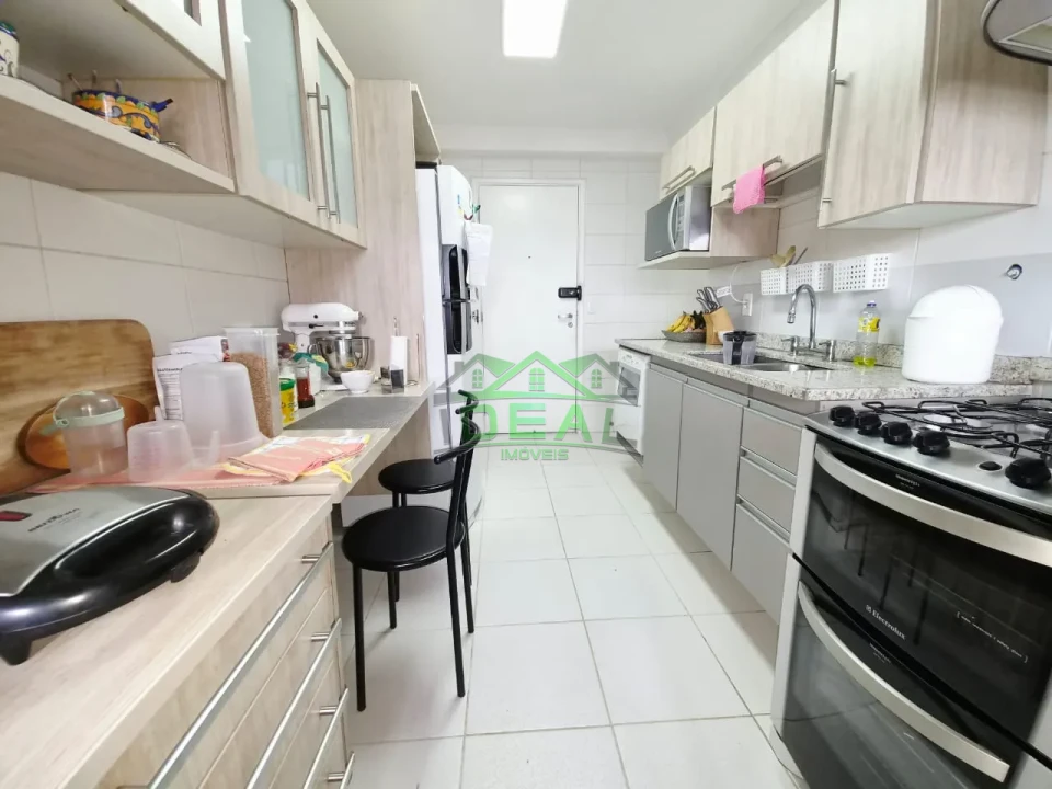 Apartamento a venda com 3 dormitórios , sendo 2 suítes, 3 vagas