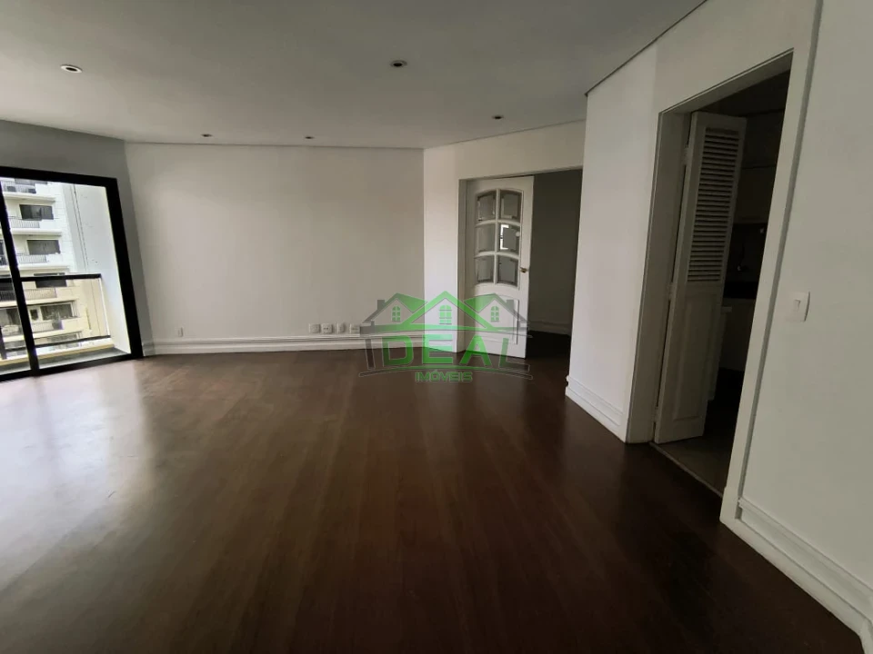 Apartamento a venda. Excelente localização. 3 Dormitórios sendo 1 suíte, 2 vagas