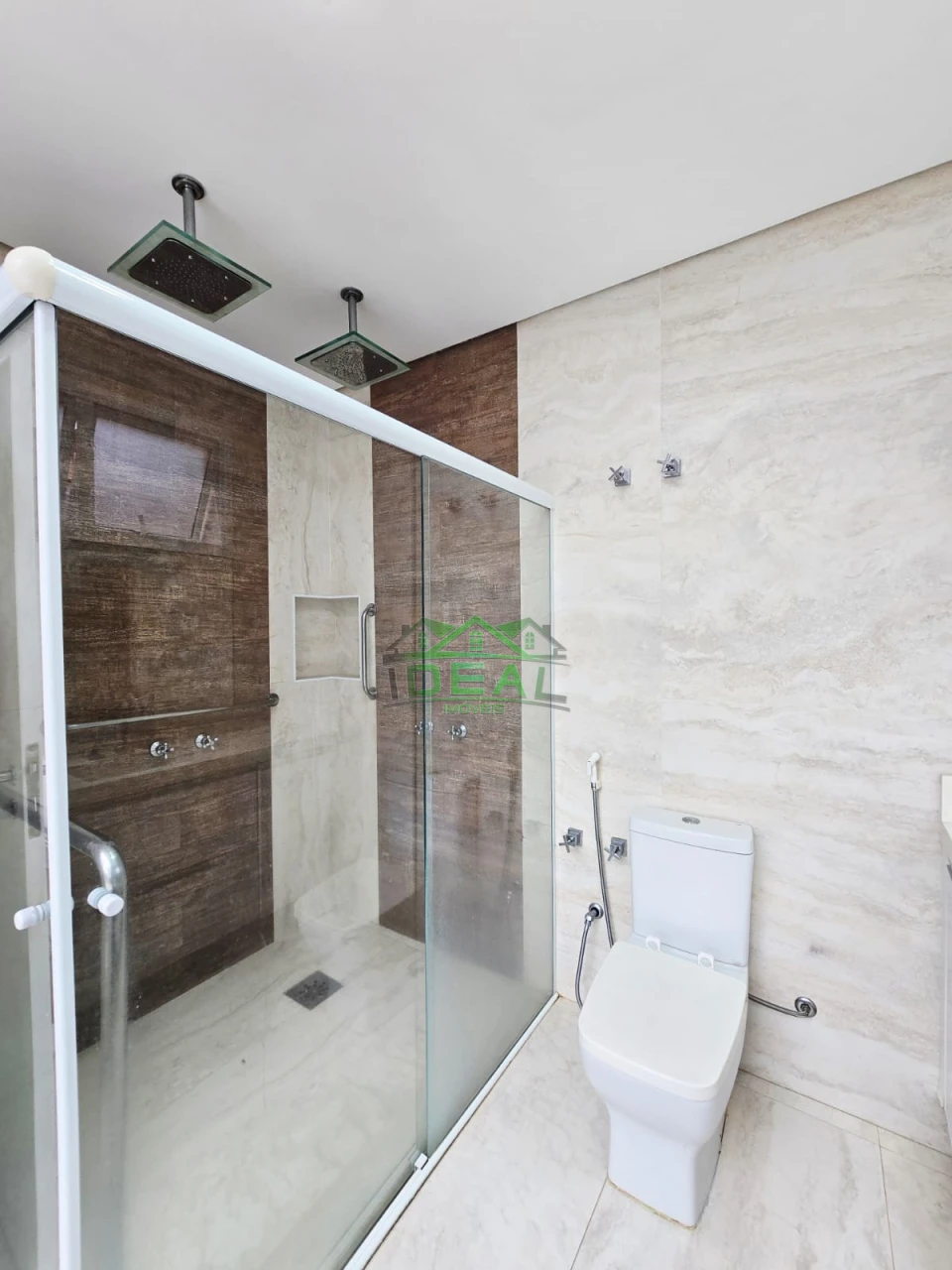 Casa Térrea Reformada na City Lapa, 4 Suítes, 6 Vagas, Piscina e Churrasqueira