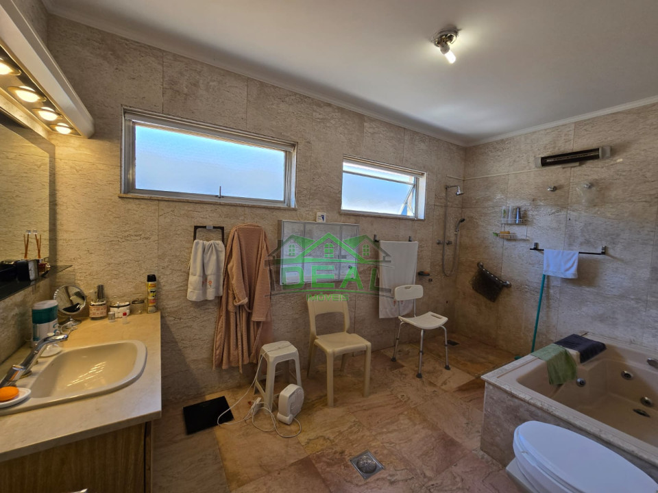 Casa à venda no Alto da Lapa, com possibilidade de uso residencial e comercial