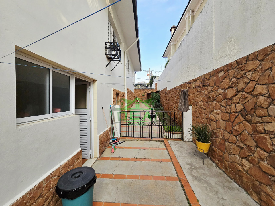 Imagens do imóveis Casa Térrea para Venda na Lapa, 4 dorm(s), 2 suite(s), 7 vaga(s), 500 m²AC e 710AT
