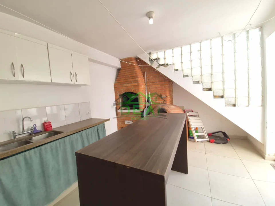 Casa Térrea a Venda- 4 Dormitórios sendo 1 suíte-2 vagas de garagem