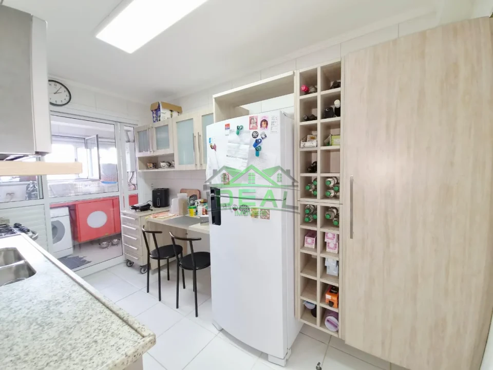 Apartamento a venda com 3 dormitórios , sendo 2 suítes, 3 vagas