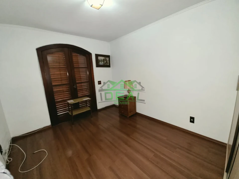 Casa Térrea para Locação com Dormitórios virando para piscina.