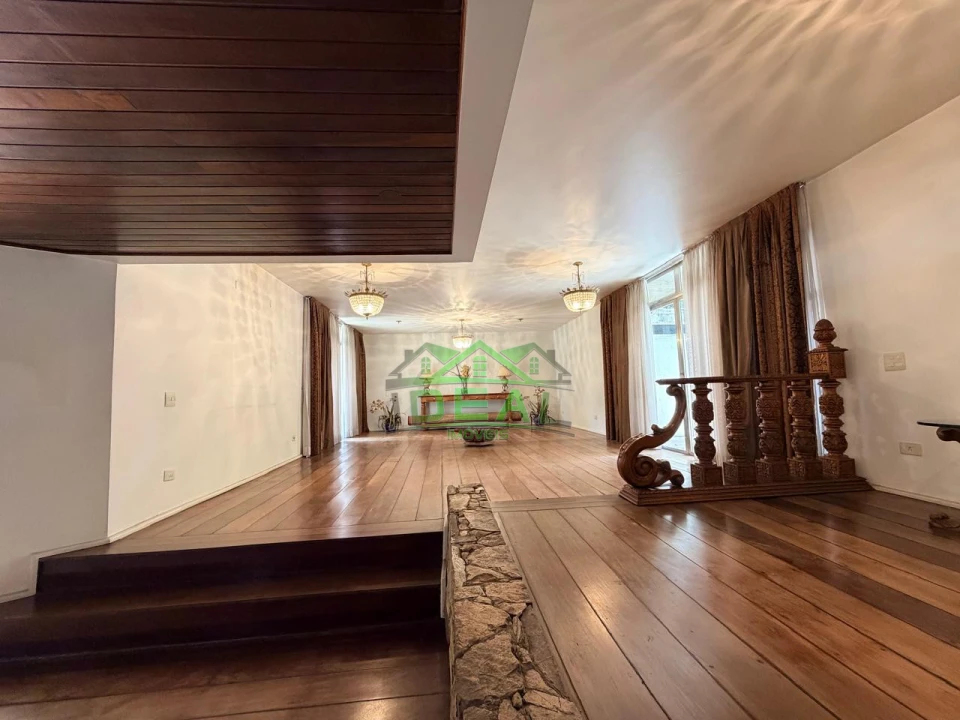 Casa para Venda no Alto de Pinheiros, 5 Dorms sendo 2 Suítes, 6 Vagas e Piscina