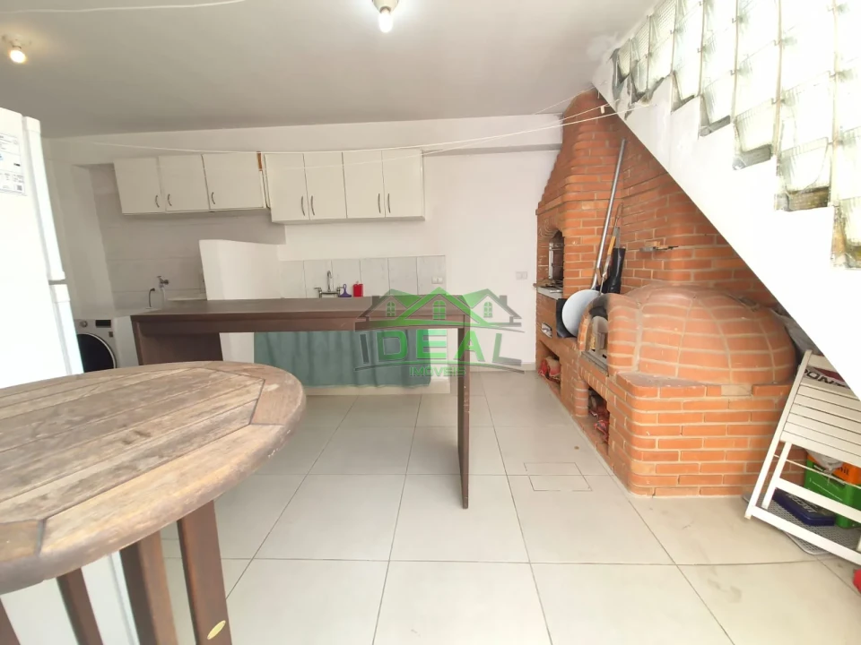 Casa Térrea a Venda- 4 Dormitórios sendo 1 suíte-2 vagas de garagem