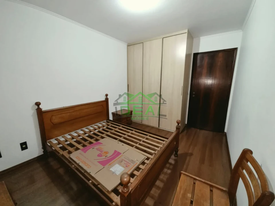 Casa Térrea para Locação com Dormitórios virando para piscina.