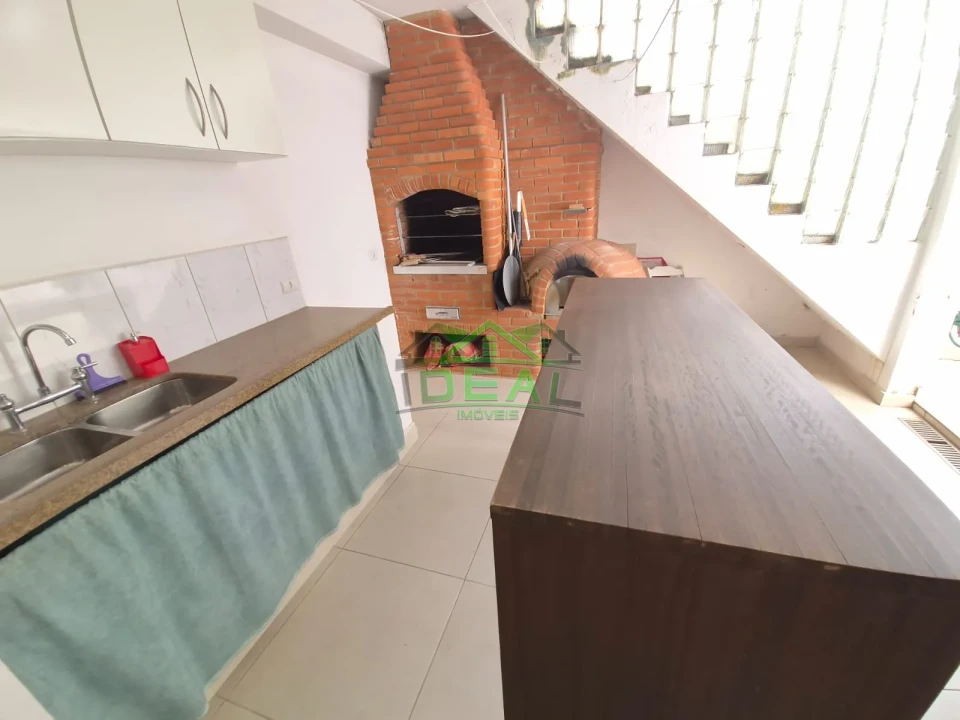 Casa Térrea a Venda- 4 Dormitórios sendo 1 suíte-2 vagas de garagem