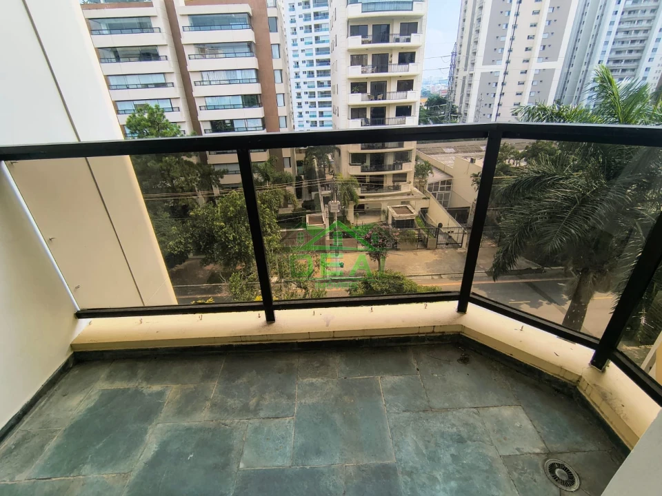 Apartamento a venda, Excelente Localização, 3 Dormitórios sendo 1 suíte, 2 vagas de garagem