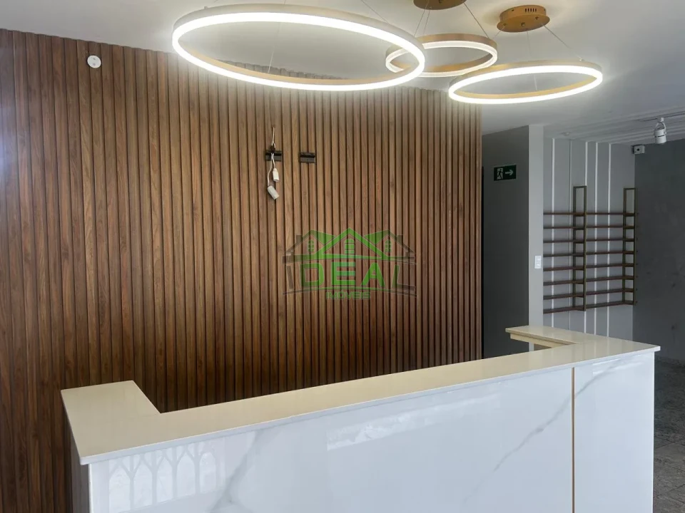 Sobrado Comercial de Alto Padrão | 425m², 19 Amplas Salas e 15 Vagas