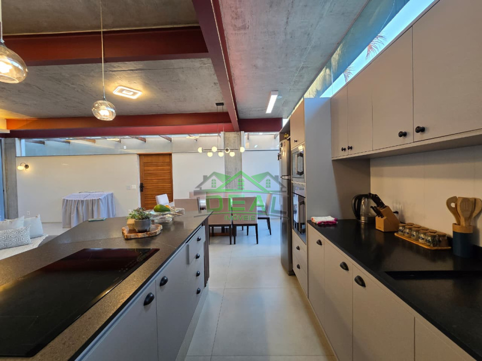 Nova casa de arquiteto à venda no Alto da Lapa!