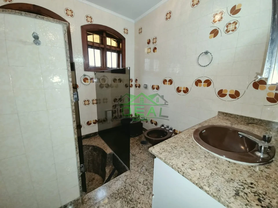 Casa Térrea para Locação com Dormitórios virando para piscina.