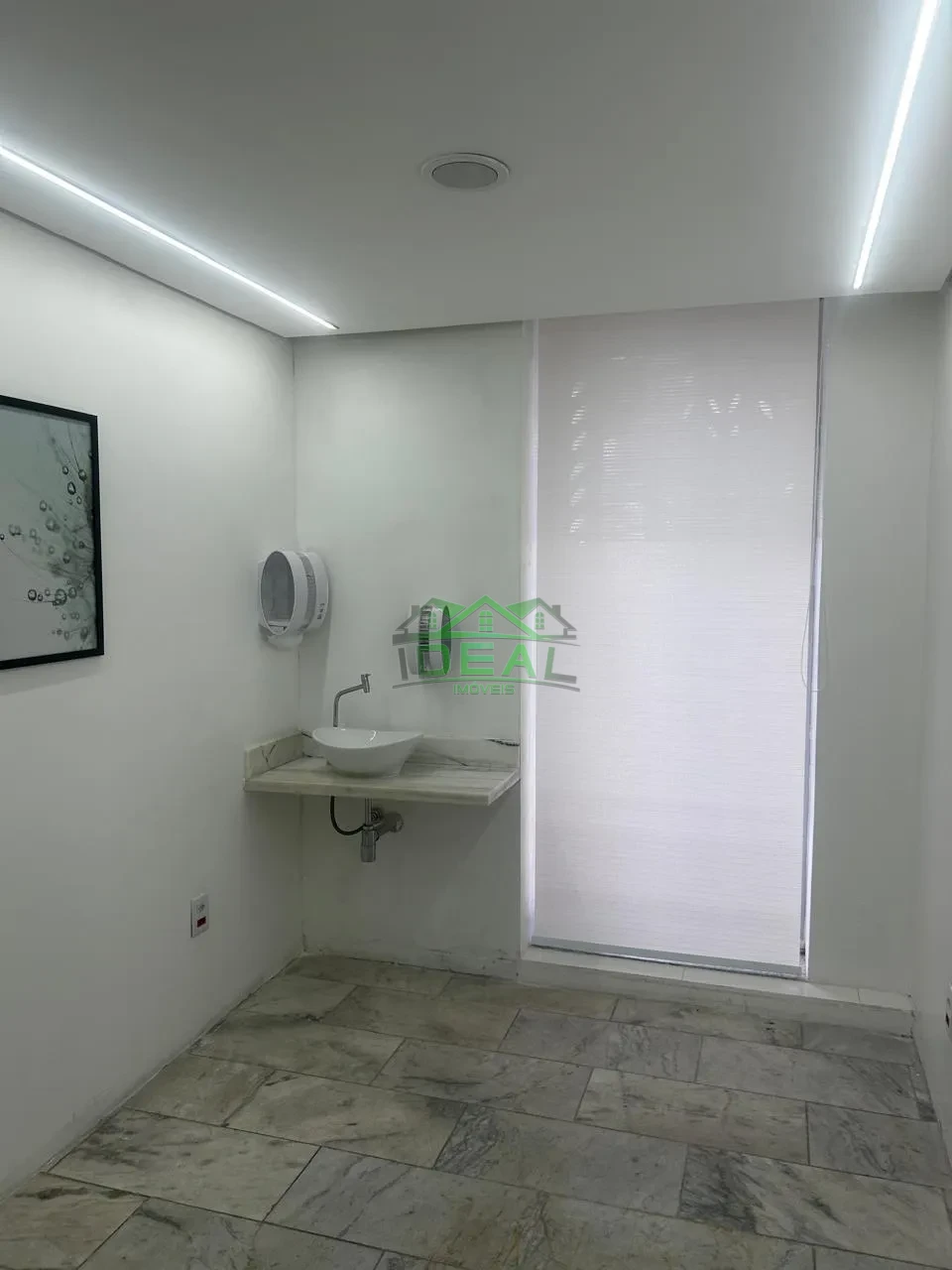 Sobrado Comercial de Alto Padrão | 425m², 19 Amplas Salas e 15 Vagas