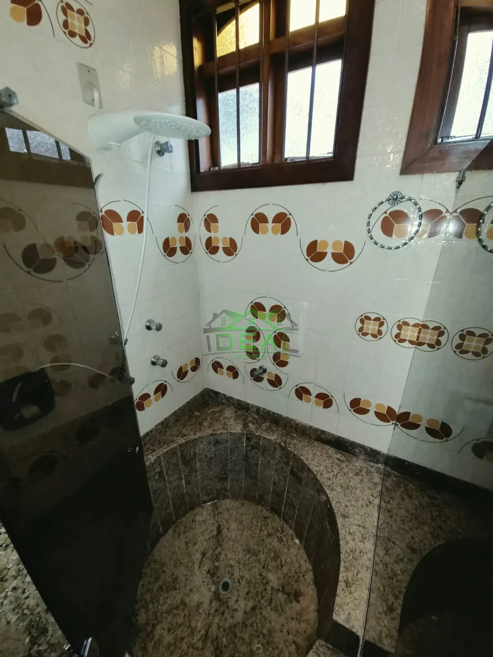 Casa Térrea para Locação com Dormitórios virando para piscina.