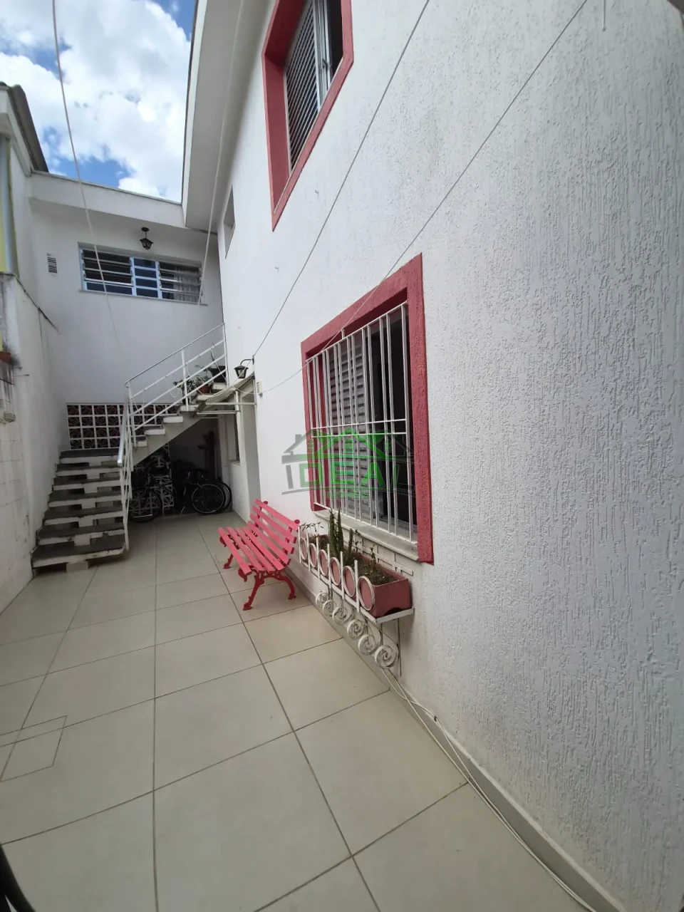 Casa Térrea a Venda- 4 Dormitórios sendo 1 suíte-2 vagas de garagem