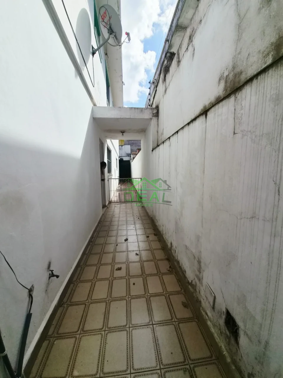 Sobrado a venda , 3 dormitórios sendo 1 suíte com varanda, 2 vagas de garagem