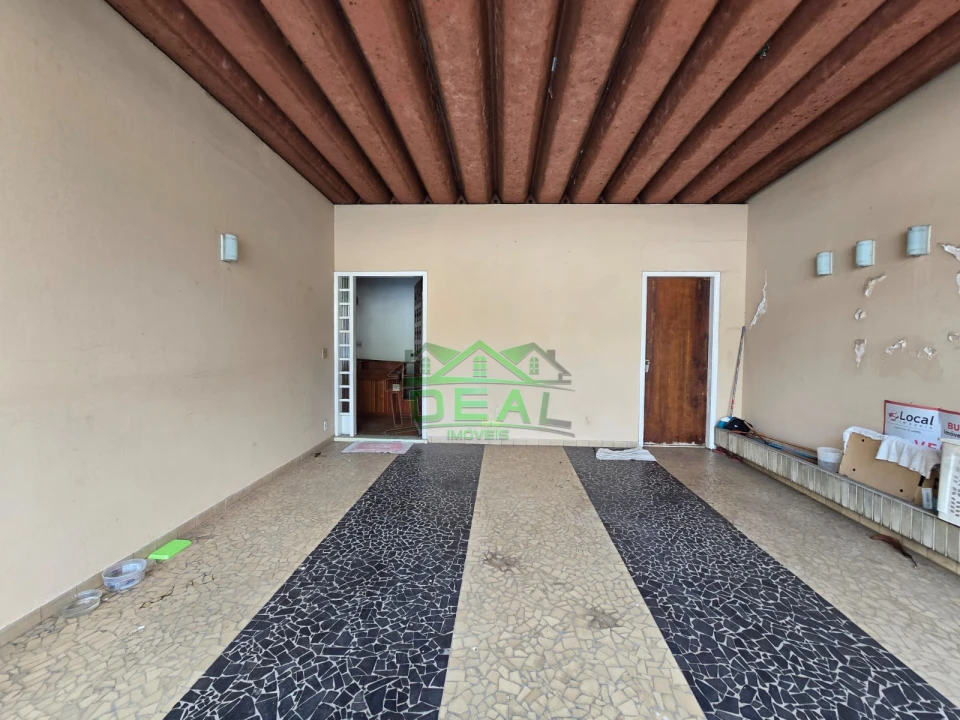 Casa Térrea disponível para Venda, com possibilidade de uso comercial ou residencial, localizada na Lapa.