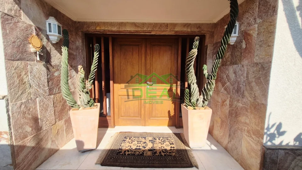 Imagens do imóveis Linda Casa com 4 suítes,6 vagas de garagem . Lazer completo