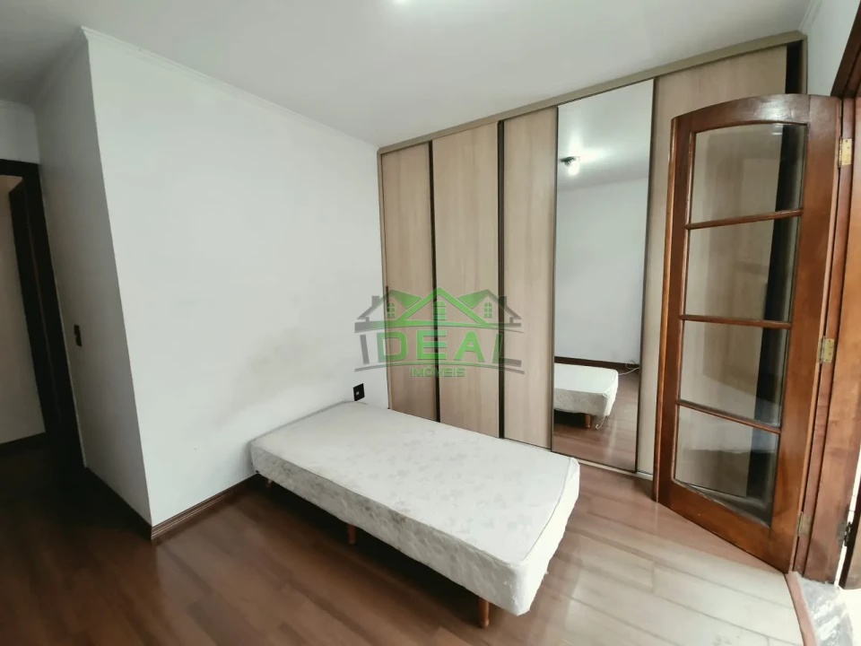 Casa Térrea para Locação com Dormitórios virando para piscina.